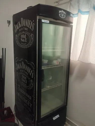 Vende-se um espositor 580 litros metalfrio