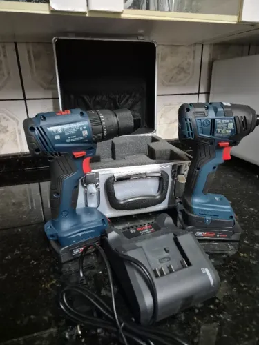 Kit Bosch Professional 18V - Parafusadeira/Furadeira GSB 185-LI + Chave de Impacto GDR 18V