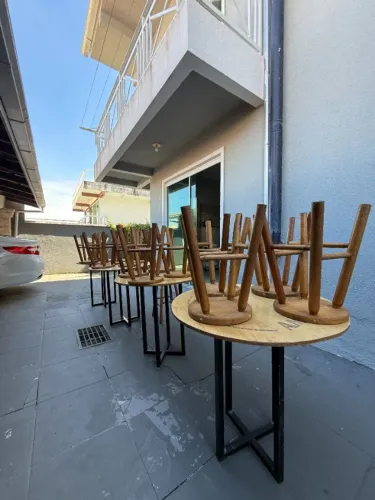 Conjunto Mesas Bistrô Amstel - 4 Mesas + 16 Banquetas | Ótimo Estado