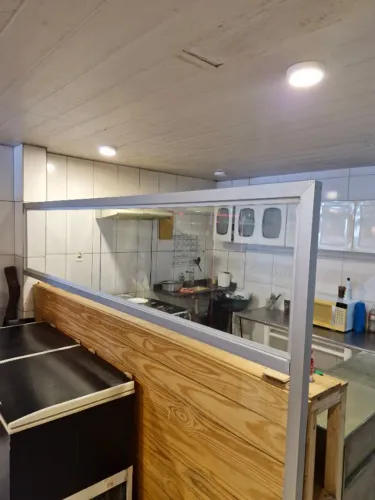 VENDE-SE PONTO DE ADEGA PRONTA.