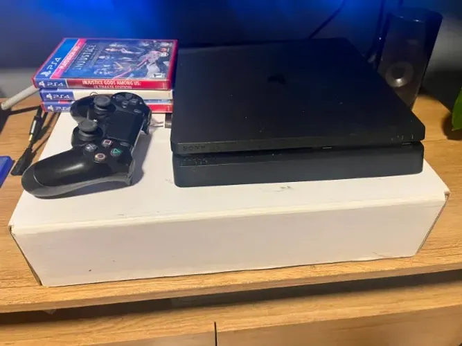 Playstation 4 Slim - PS4 - 1TB com quatro jogos