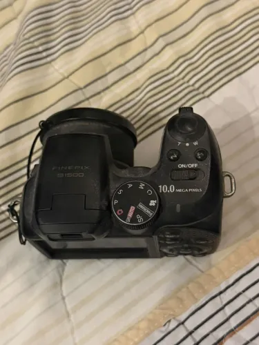 Câmera Fujifilm FinePix S1500 com defeito para decoração ou peças