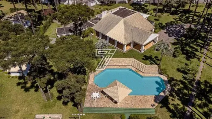 CASA EM CONDOMÍNIO FECHADO COM 4 SUITES/ TERRENO DE 18 MIL M²