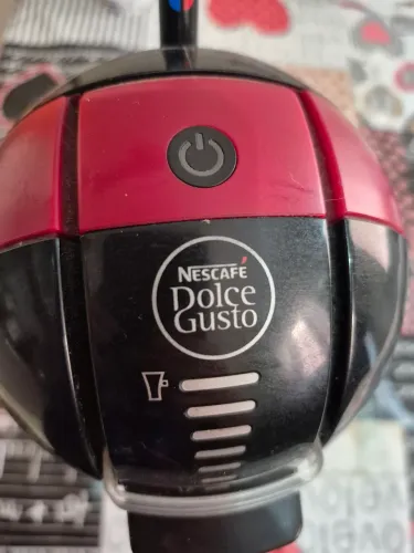 Vendo cafeteira nescafé Dolce Gusto novinha