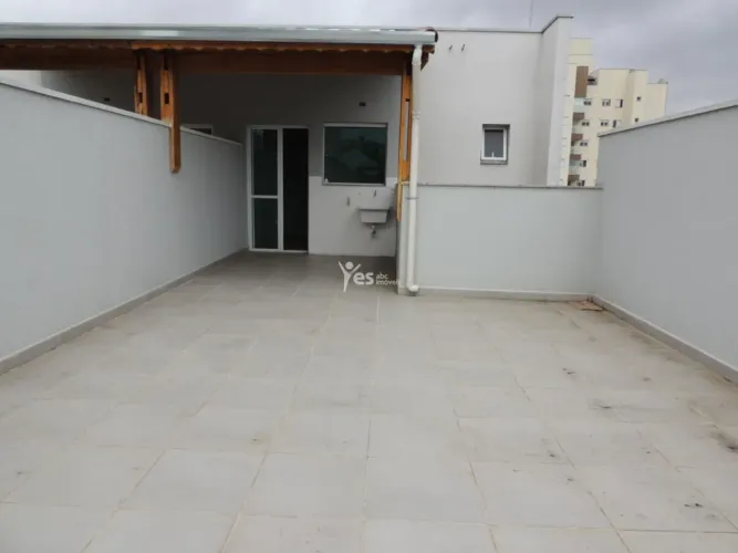Cobertura de 100m², 02 dormitórios sendo 01 suíte e 01 vaga de garagem - Vila Camilópolis,