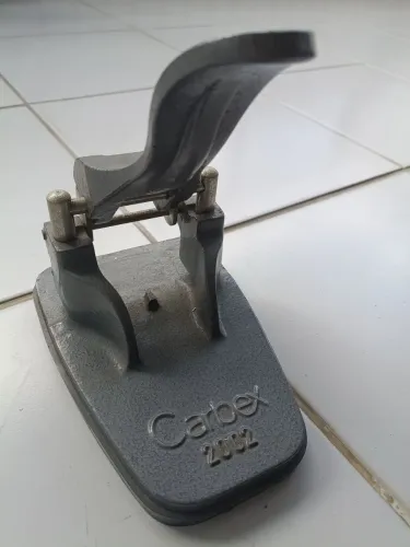 Antiguidade Furador de Papel de Ferro