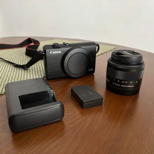 Câmera Cânon m200 