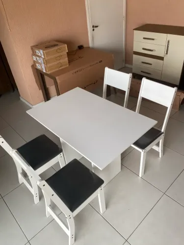 Mesa com 4 cadeiras - entregamos hoje