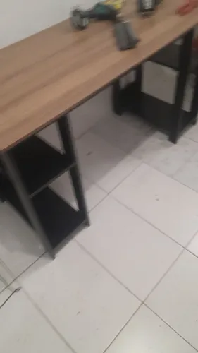 marceneiro e montador de móveis planejados e de loja 