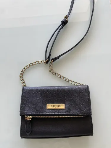 Bolsa clutch Guess