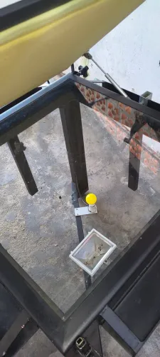 Mesa de serigrafia e reveladora.