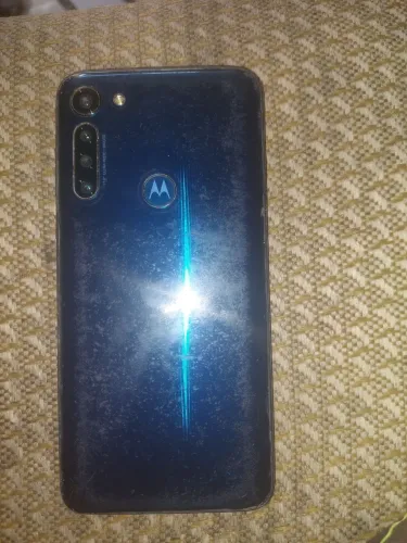 Vedo um celular moto g8