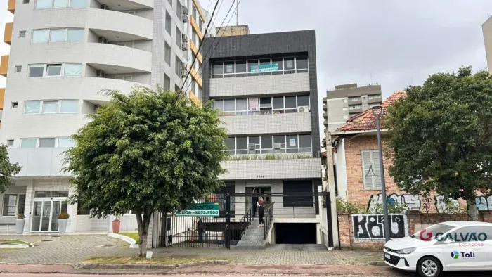 Sala/Conjunto Comercial no Centro Cívico de 80,70 m² - 33219.003-GL