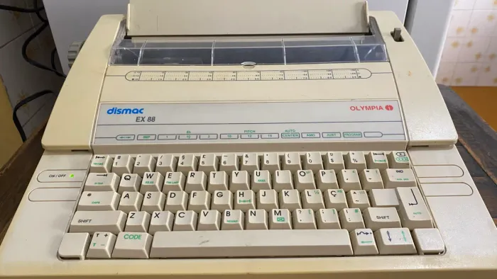 Maquina de escrever elétrica