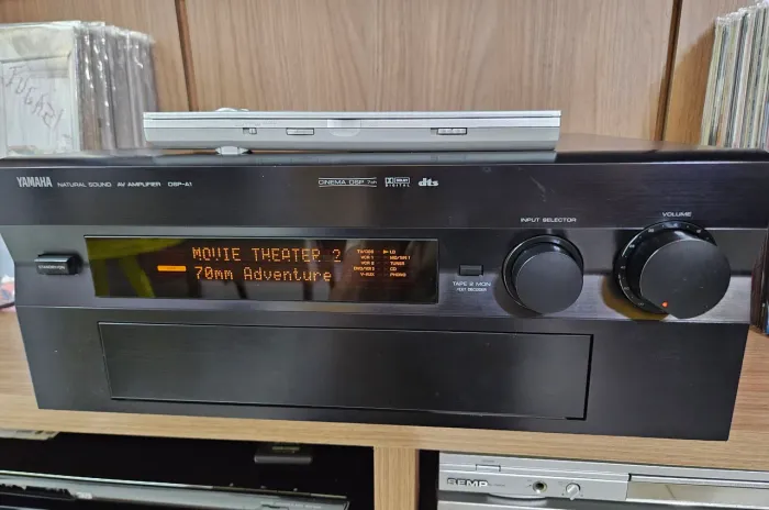 Receiver Yamaha DSP-A1 Home Theater High-end 7.1Ch 110w Por Canal Stereo + Controle Remoto