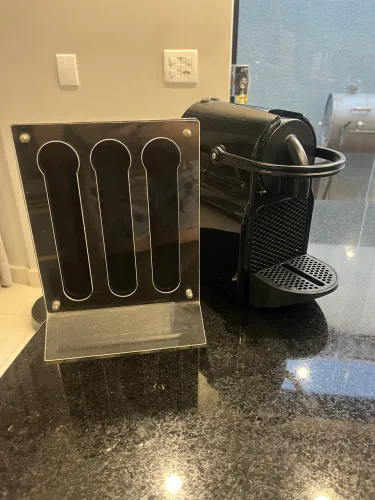 Cafeteira Nespresso Inissia + Brinde