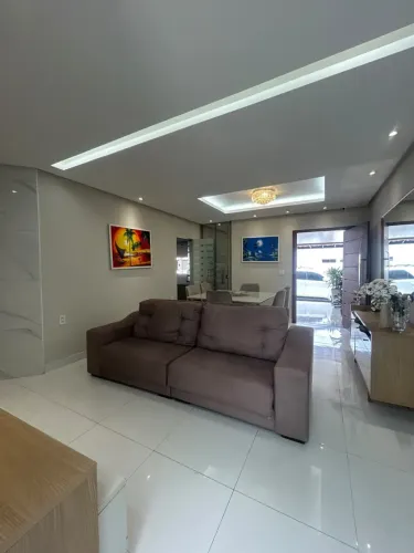 Bosque dos Pinheiros | 3 Suítes | Porteira Fechada | Energia Solar | 180m²