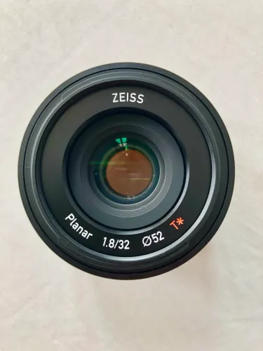 Lente Sony Zeiss 32mm F/1.8 Lens Planar Touit E-mount