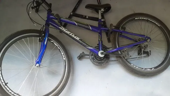 Vendo bicicleta aro 26 ótimo estado de conservação.