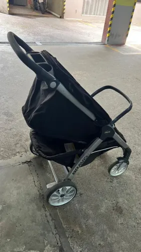 Carrinho CHICCO BRAVO TRAVEL SYSTEM 3 em 1(carrinho, bebê conforto e base)