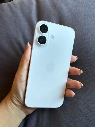 iPhone 16 