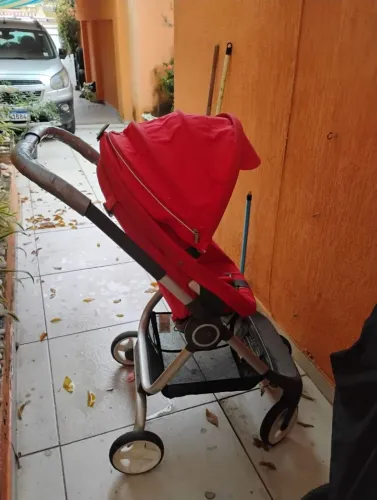 Carrinho, bebê conforto e moisés Stokke