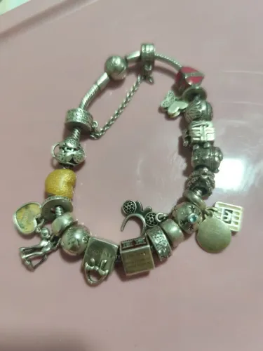 Pandora com berloques