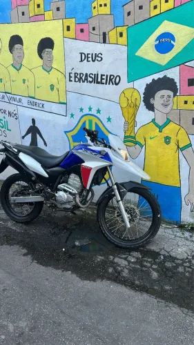 Xre 300 nova ! Tem nada pra fazer ! Dois pneus zero , relação nova