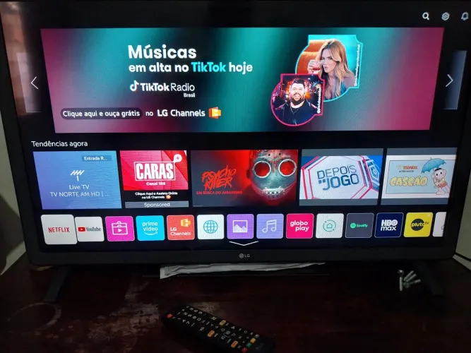 SMART TV 32 POLEGADAS DE MARCA LG COM CONTROLE .