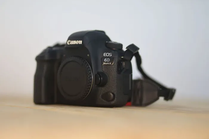 Canon EOS 6D Mark II (Usada) + 2 baterias originais Canon