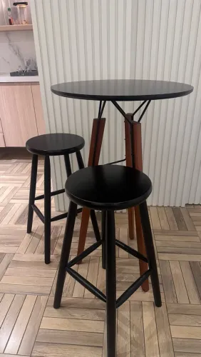 Mesa alta para área de lazer