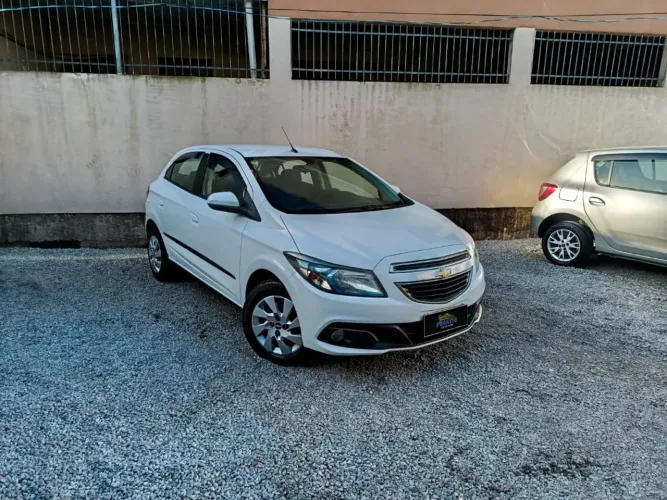Chevrolet Onix Hatch LT 1.4 8V Flex Mec. 4P 2014