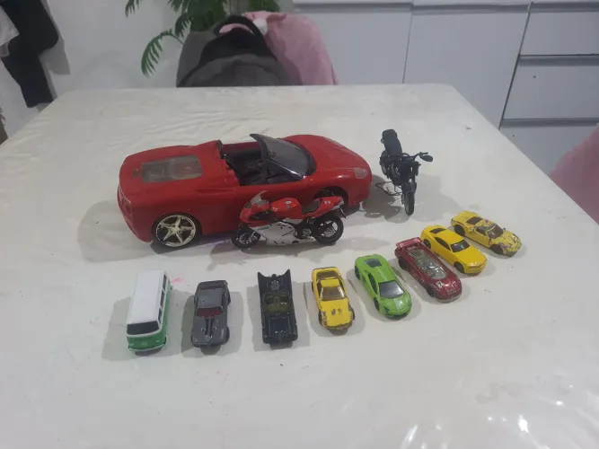 Lote com carrinhos coleção
