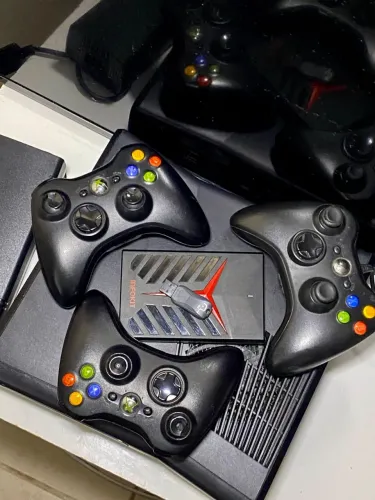 Xbox 360 com 2 Controles + 2 HDs + Jogos Instalados