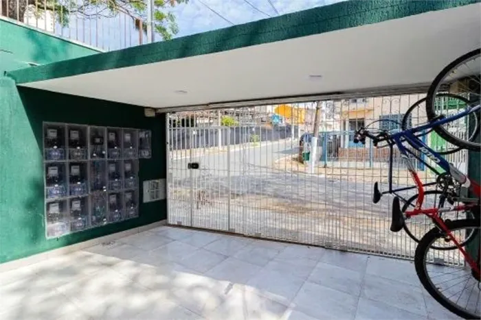 Casa com 12 quartos à venda em Cambuci - SP