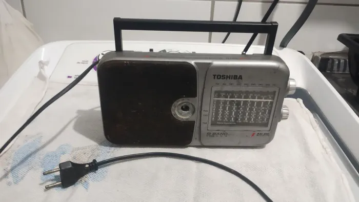 Rádio antigo com defeito