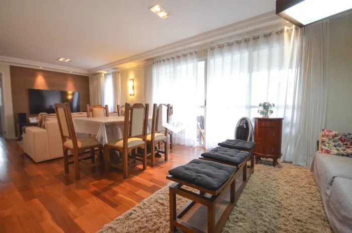 Imóvel de Alto Padrão com 3 Quartos e 2 Vagas na Granja Julieta, Condomínio Poema