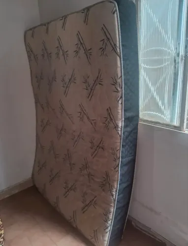 Vendo colchão de casal usado