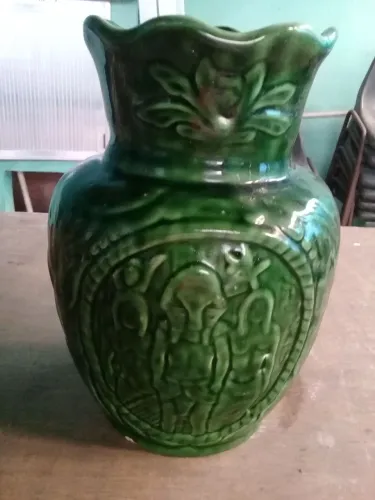 Vaso em cerâmica verde