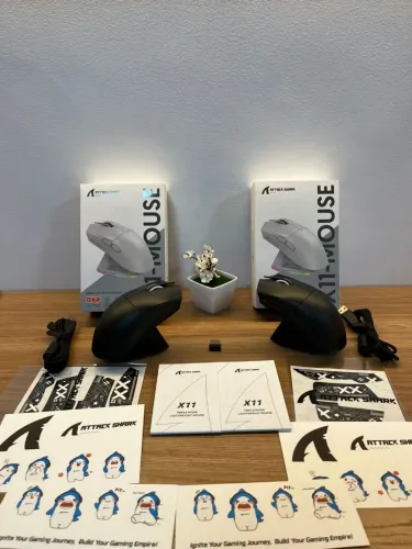 Mouse gamer attack shark x11 com dock de carregamento NOVO