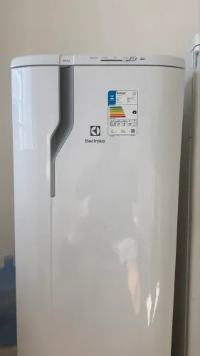 GELADEIRA RE21
