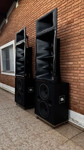 Caixa JBL 4632T cinema