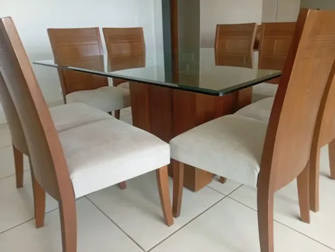 Conjunto de Jantar Luxo 150x150cm: Mesa de Madeira Maciça + 8 Cadeiras Reformadas