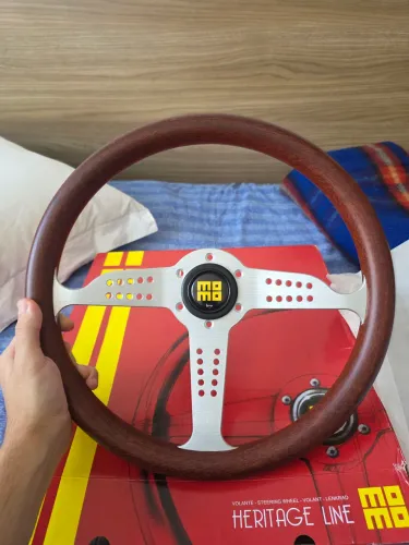 Volante MOMO
