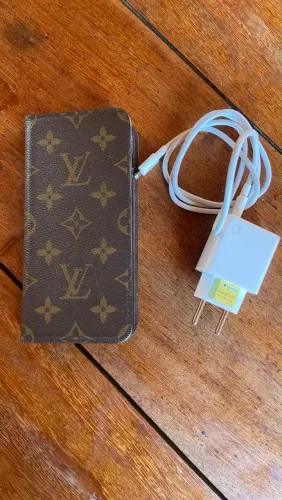 iPhone XS Max + capa Louis Vuitton
