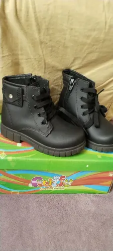 Bota infantil menina  usado apenas uma vez . 