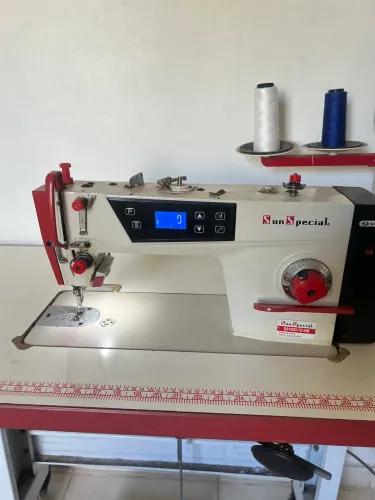 Máquina de costura reta industrial semi eletrônica sun special 