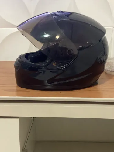 Capacete , macacão de chuva e trava maneta pouquíssimo uso