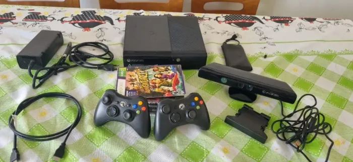 Xbox 360 Super Slim RGH + SSD + Kinect + 2 Controles + 54 Jogos