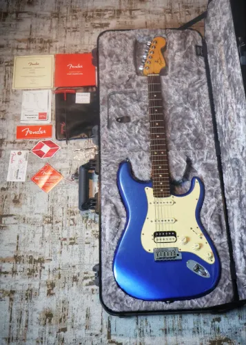 Guitarra Fender Ultra Stratocaster HSS - Cobra Blue